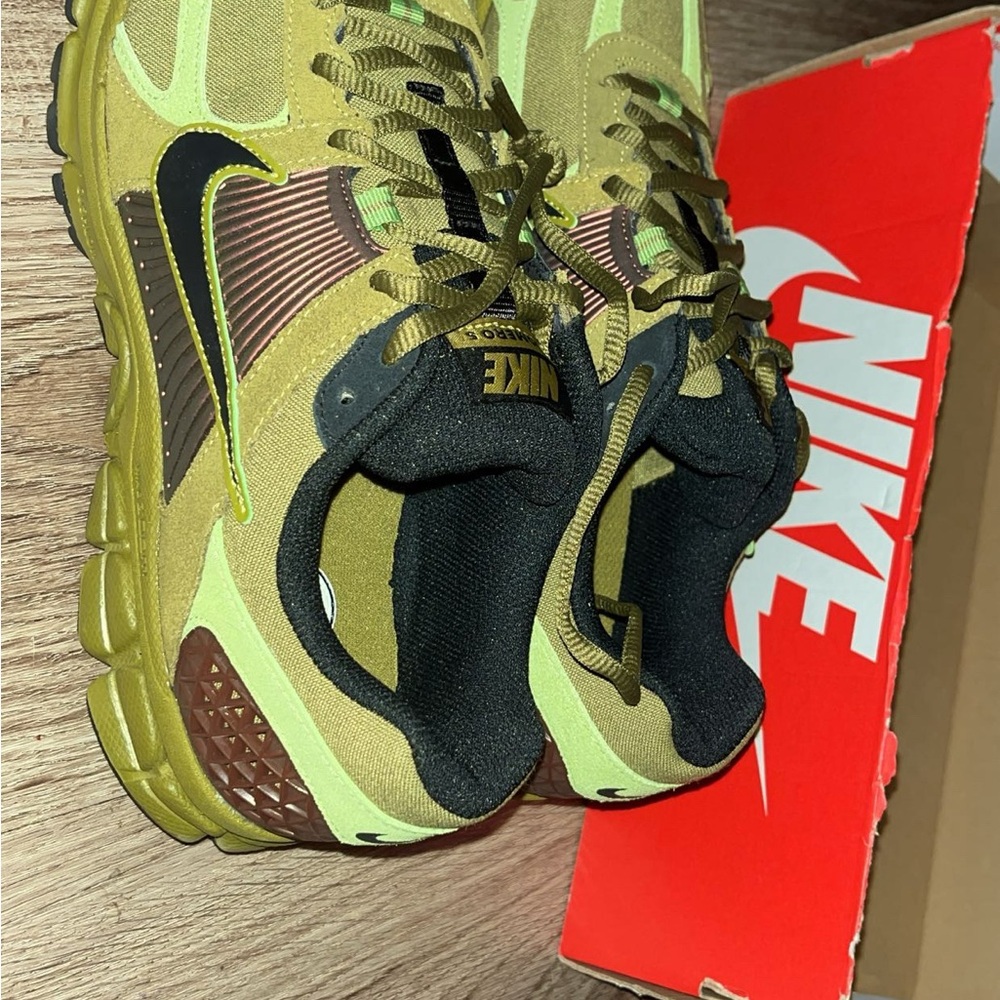 Nike Zoom Vomero 5 Men’s Pacific Moss/Black-Pear Sneakers